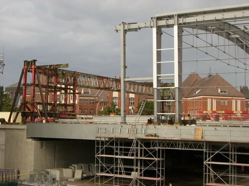 Das nördliche Ende des Hallendachs am Ostkreuz