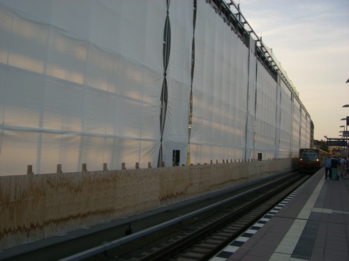 Die Verglasung an der Ostseite Bahnhof Ostkreuz