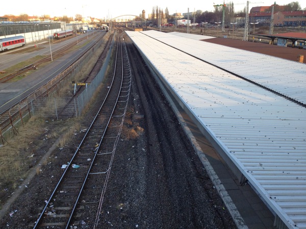 Die Gleise am Bahnhof Warschauer Straße sind entfernt