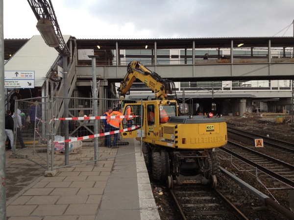 Der Bahnsteig E bekommt eine breitere Treppe