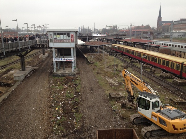 Platz für die neue Empfangshalle Warschauer Straße