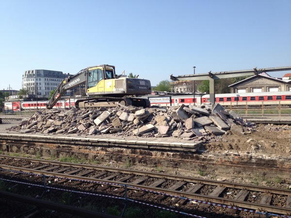 Abbrucharbeiten am S-Bahnhof Warschauer Straße