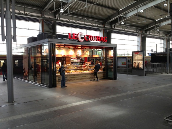 Der nächste Kiosk von Le Corbag auf dem Ringbahnsteig