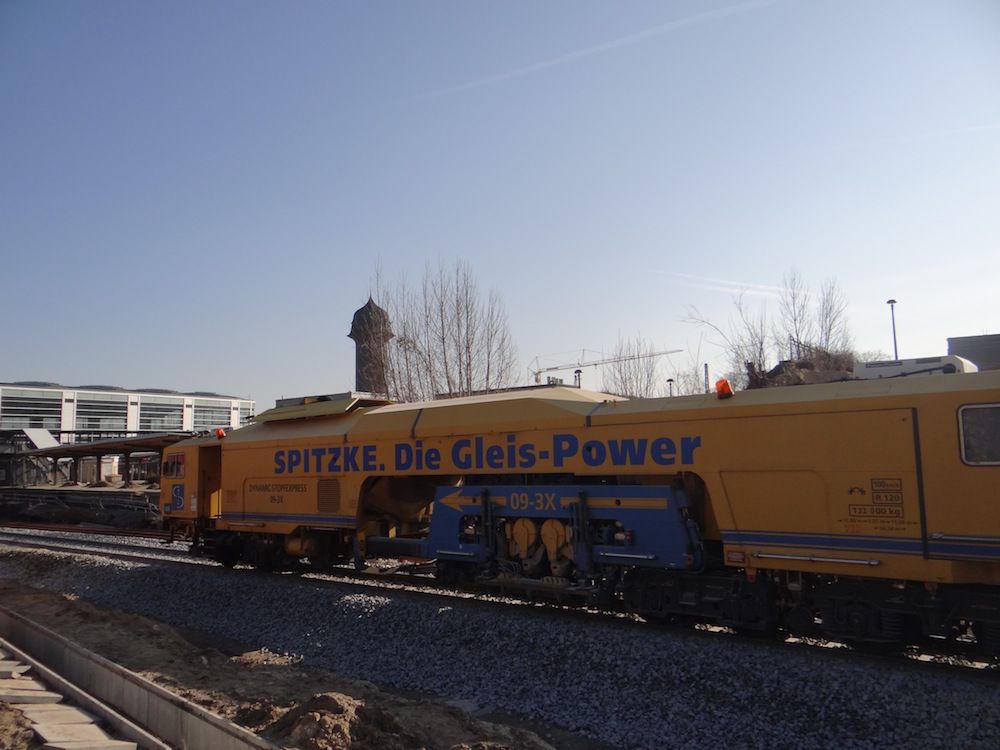 Gleisstopfmaschine von Spitzke am Ostkreuz
