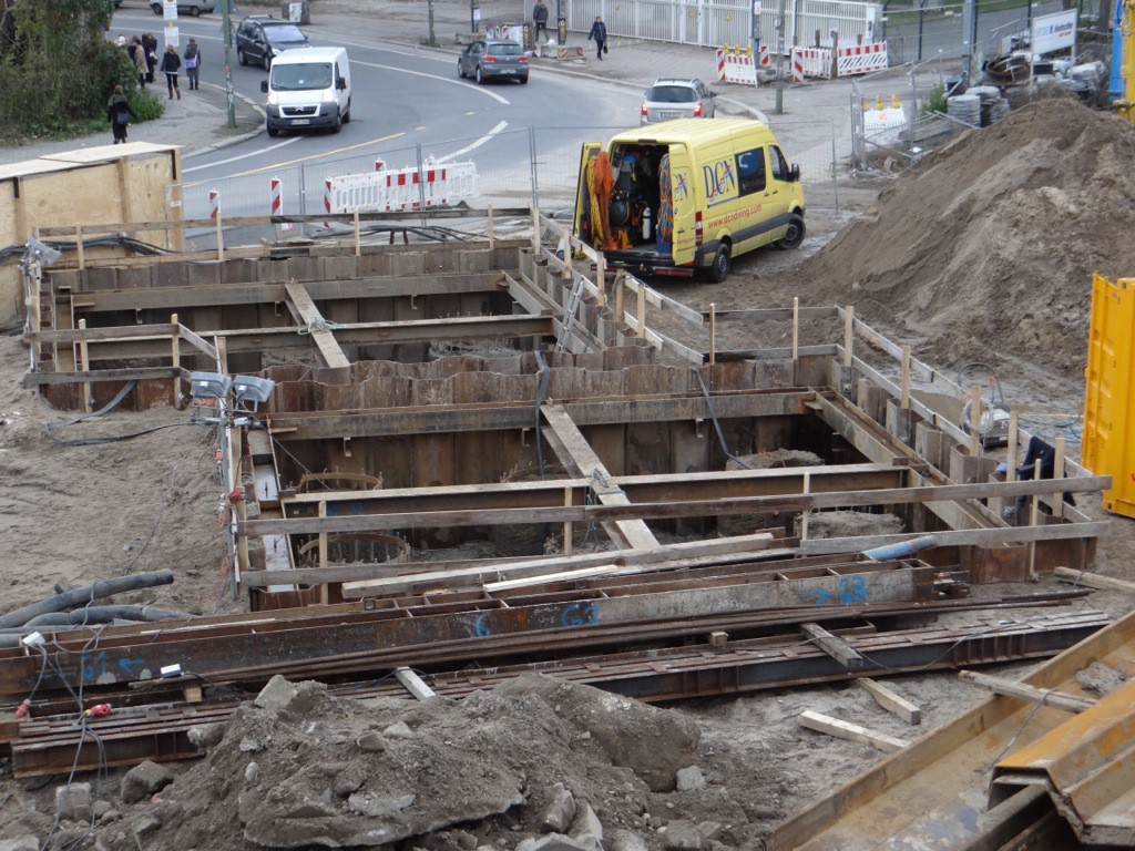 Baugrube der Brückenpfeiler am Markgrafendamm