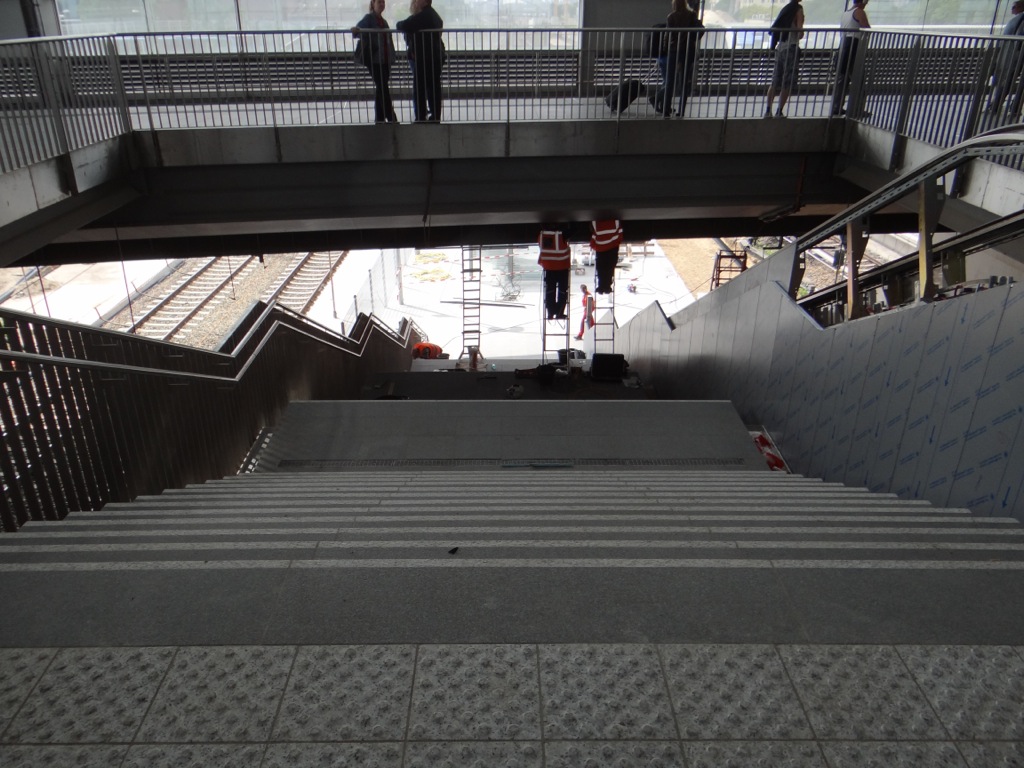 Treppe zum Bahnsteig Ru