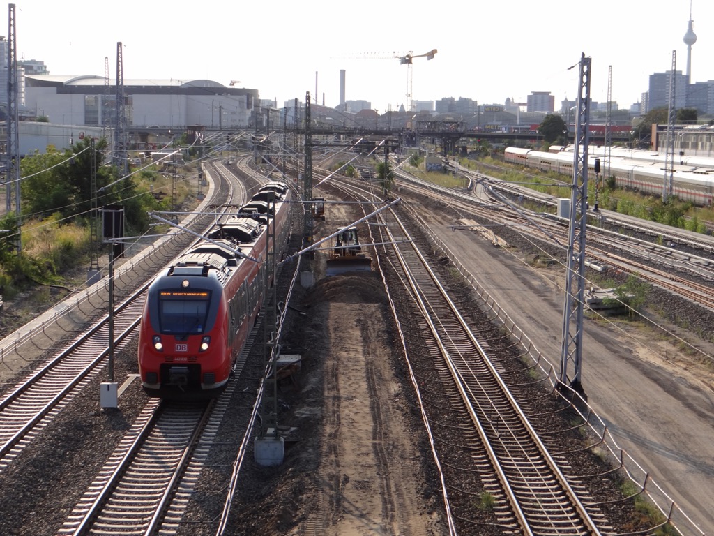 Bau des Empfangsgebäudes Warschauer Straße geht weiter