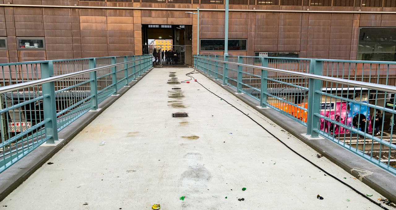 Fußgängersteg S-Bahnhof Warschauer Straße