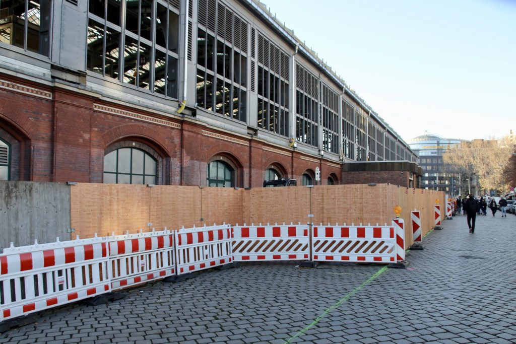 Die Nordfassade am Berliner Ostbahnhof