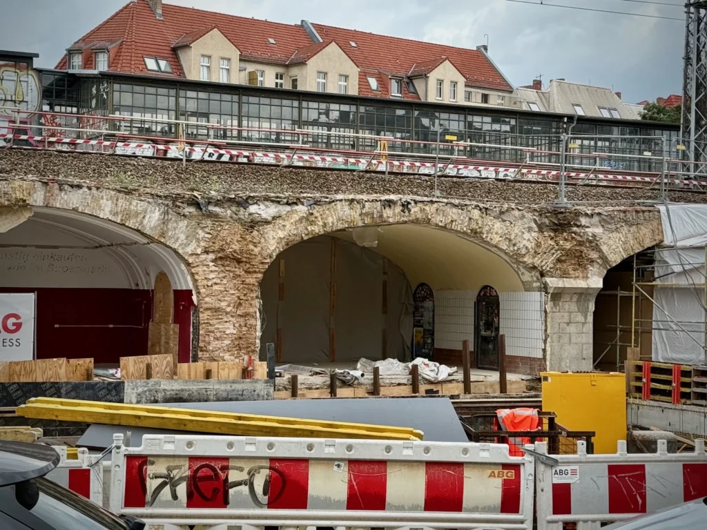 Der ehemalige Eingangsbereich des Bahnhofs Köpenick am Elcknerplatz