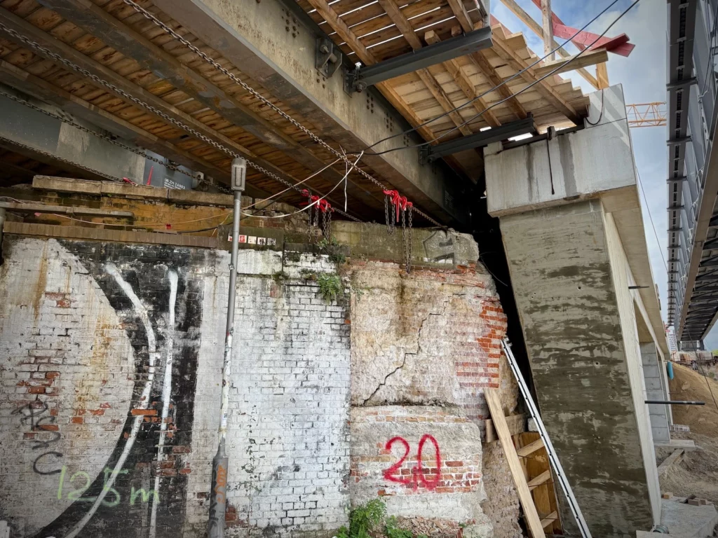 Altes und neues Brückenwiderlager der Brücke Hämmerlingstraße